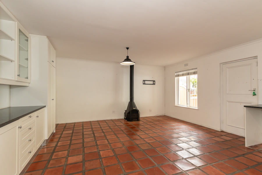 To Let 2 Bedroom Property for Rent in Claremont Village Western Cape